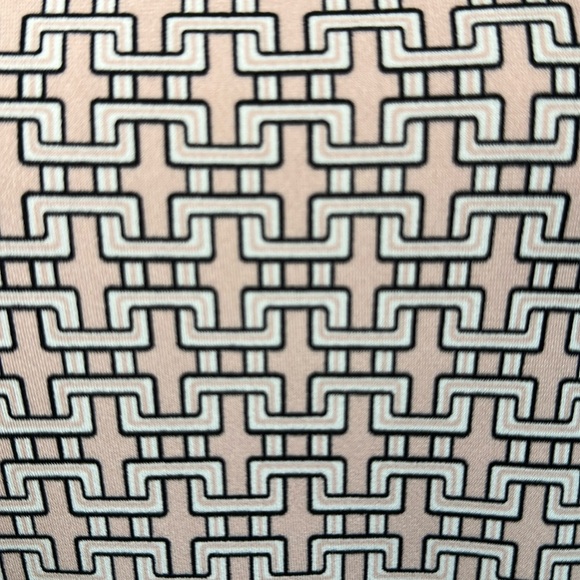 Liz Claiborne Women’s Geometric Pattern Square Neck Top Size Large Pink Black - Picture 3 of 9